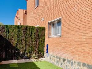 Casa Familiar con Piscina en Zona Tranquila de Miami Playa - ES-9-153