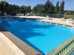 Appartements Proche Sarlat : Ideal Couple - Climatise & Piscine : photos des chambres