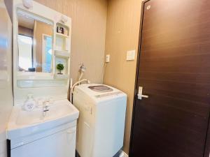 20 mins Direct to Ueno 21 mins to Ikebukuro Max for 3 peole Nishikawaguchi302