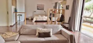 STAY AS A TRUE LOCAL - Atény