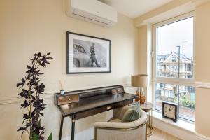 Elegant 2Bd Apartment & Private Balcony in the heart of Chiswick