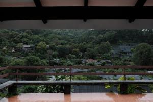 Baan Khun Waew Rimdoi Super Cozy Guesthouse