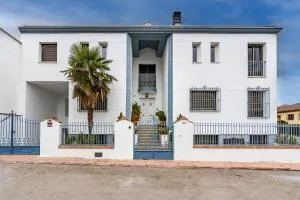 Casa de Amigos La Latina con piscina, chimenea y barbacoa - Illora