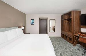 King Room - Non-Smoking room in Baymont by Wyndham Hattiesburg