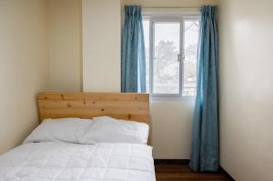 2 Bedroom Unit with Breakfast for 2 Pax