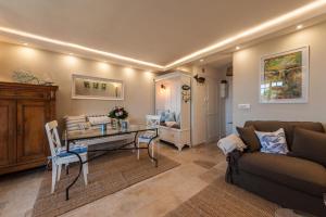 Geschmackvoll eingerichtetes Apartment Le Poisson bleu, 2 Terrassen, Pool, Meerblick, eigener Parkplatz by Riviera HomeLife