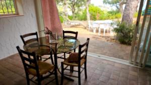 Ferienhaus La Belle Vie mit Garten, Meerblick, Gemeinschaftspool, 3 Minuten zum Meer