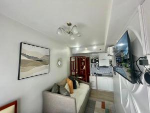 Mesavirre Bacolod - Elegantly Furnished 1BDM with Balcony - 4hvězdičkové hotely ve městě Bacolod