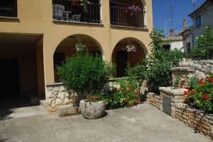 Apartment LIVIA with 2 cozy terraces near Pula