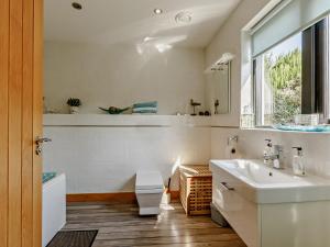 4 bed in Glastonbury SHALO