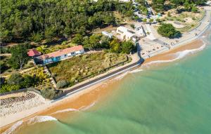 Maisons de vacances 2 Bedroom Stunning Home In Jard-Sur-Mer : photos des chambres