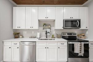 Modern Chalet with Mountain Views in Gatlinburg TN