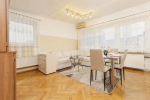 Sienna Apartment with AC in the center of Warsaw by Renters