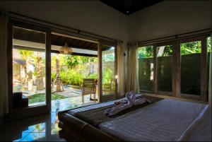 Ubud Dream-II: 2 private houses near the pool