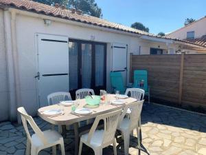 La Palmyre - PETITE VILLA MITOYENNE -PISCINE COLLECTIVE- PROCHE CENTRE