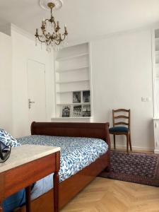 1 bedroom 1 living room with equipped kitchen apartment 10 mins walking Château Versailles