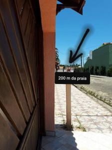 Casa confortável com 4 suítes para até 20 pessoas.