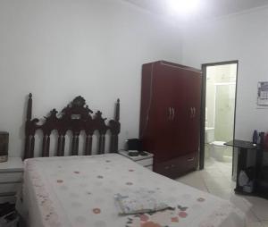 Casa confortável com 4 suítes para até 20 pessoas.