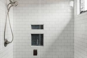 Cozy Bungalow Retreat Walking Distance to Downtown