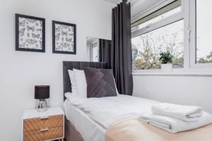 4 Bedroom House with Parking & Garden by Cherry Inn Short Lets & Services Accomodation