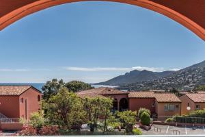 Hübsch eingerichtetes Apartment Miramar mit großem Balkon, Pool, fussläufig zum Strand by Riviera HomeLife