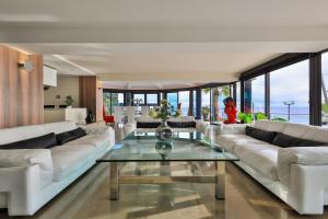 Luxus Villa Corallina - direkt am Meer mit Pool und Jacuzzi by Riviera HomeLife