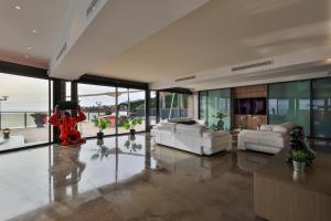 Luxus Villa Corallina - direkt am Meer mit Pool und Jacuzzi by Riviera HomeLife