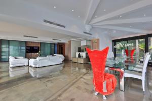 Luxusvilla Coralina mit eigenem Zugang zum Meer, Pool, eigener Hauswart