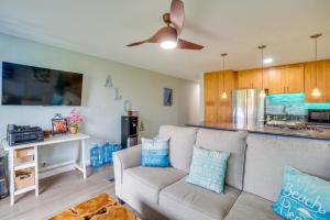 Coastal Kaunakakai Condo with Ocean-View Balcony!