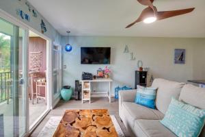 Coastal Kaunakakai Condo with Ocean-View Balcony!