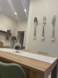 MIRACLES ON 32TH STREET