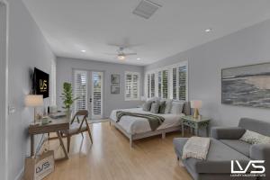 New Royal 80ft Waterfront Wlk2Beach HotPool Spa KitchenBBQ