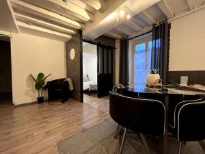 Appartements The Red and Black retreat - Fontainebleau Center : photos des chambres