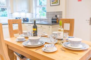 Springbank & Summerbank Cottages, Coniston, sleeps 8