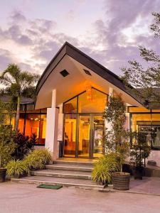 RL RESORT AND LEISURE PARK