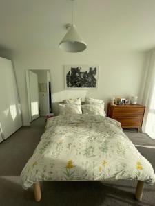 Bright 1BD Flat wBalcony - Heart of Brixton!