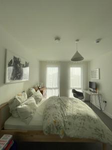 Bright 1BD Flat wBalcony - Heart of Brixton!