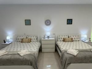 Funchal-Studio-Sleeps4-FreeParking