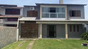 Casa com 4 quartos e piscina pra aproveitar - Tramandaí