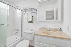Waves Beach Town Studio Apartment