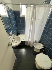 Depto 2 amb. Céntrico y luminoso. A metros de la playa y el casino.