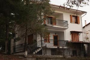 Mountain Retreat in Chrisopigi