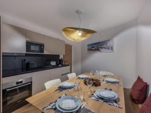 Appartement moderne proche des pistes avec parking à Courchevel - FR-1-563-140