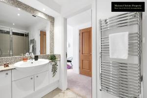 WEEKLY OR MONTHLY STAYS, London, Chelsea - Sleeps 8- 3Bedroom Serviced Apartment By Maison Christo Property