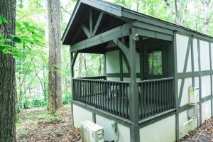 Tiny Home Cottage Near the Smokies #1 Olga