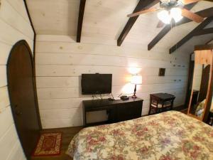 Tiny Home Cottage Near the Smokies #1 Olga