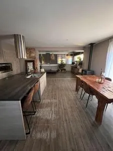 Villa familiale avec grand espace extérieur - 蒂伊