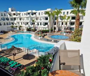 Lovely apartment Mira with pool