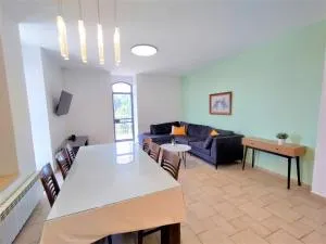 Family Apartment near Old City - Temple Area