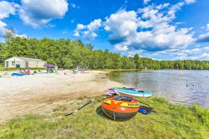 1 Mi to Beach Pocono Lake Chalet with Decks